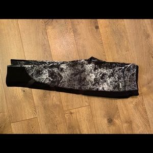 Fitted athletic capris